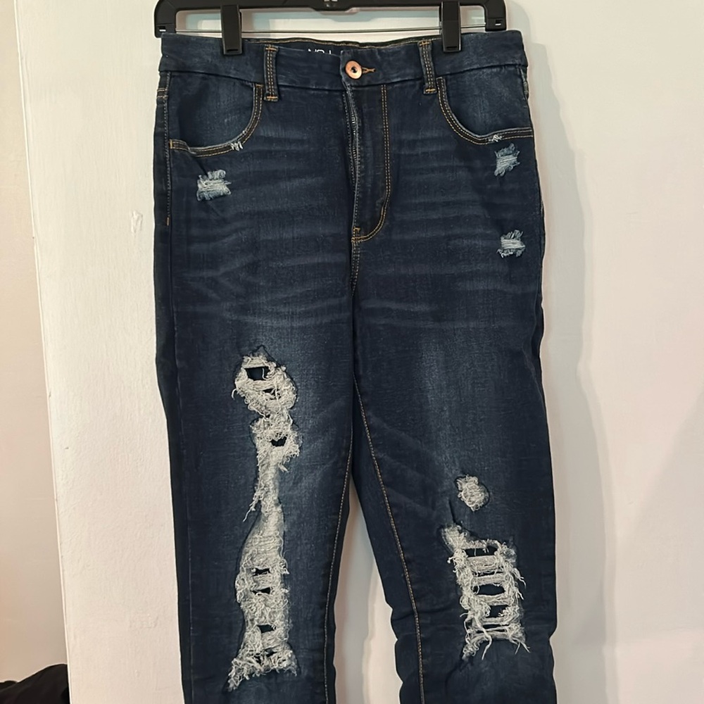 No Boundaries Ripped Tapered Legs Jeans